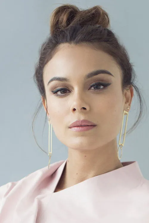 Nathalie Kelley photo