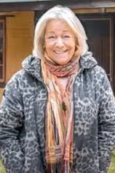 Colleen Hewett photo