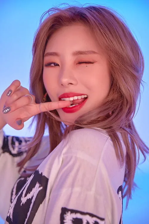 Wheein photo