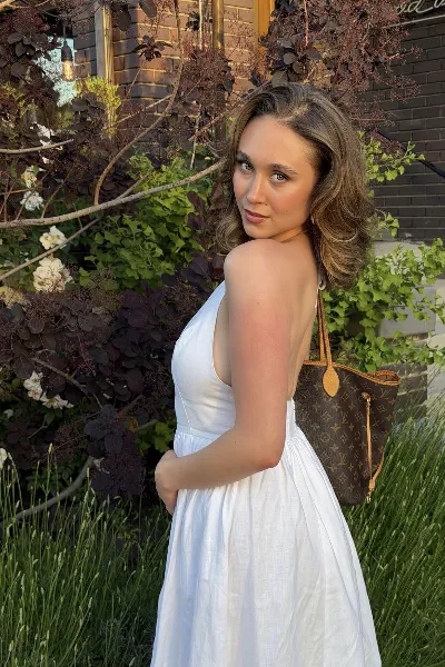 Emma Malouff photo