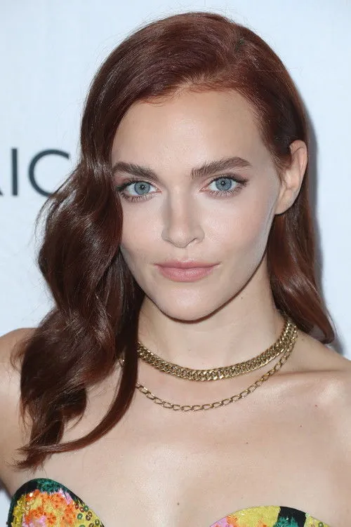 Madeline Brewer photo
