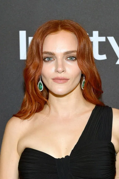 Madeline Brewer photo