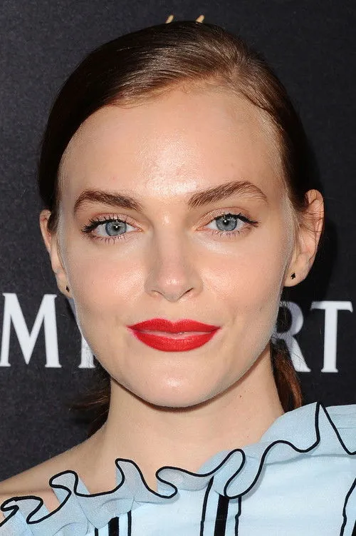 Madeline Brewer photo