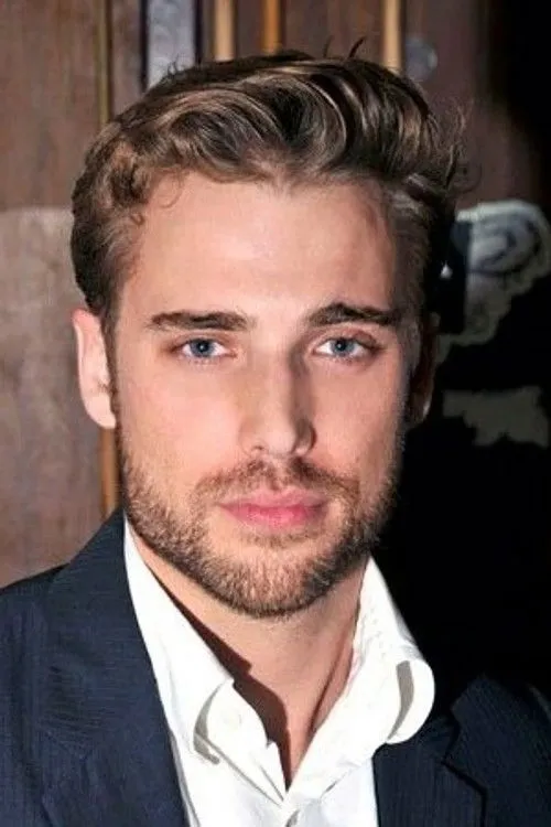Dustin Milligan photo