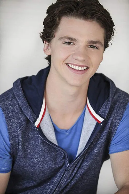 Joel Courtney photo