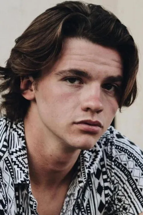 Joel Courtney photo