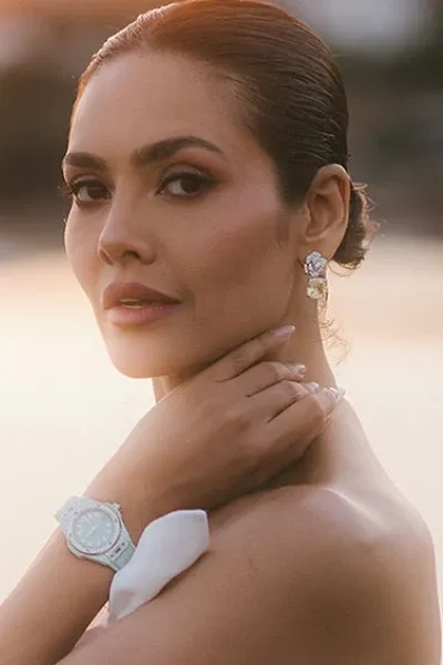Esha Gupta photo