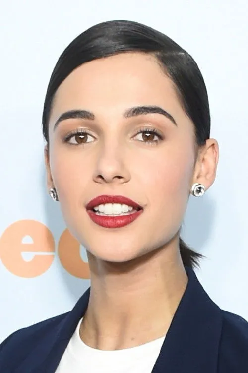 Naomi Scott photo