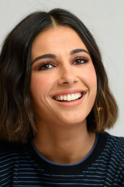 Naomi Scott photo