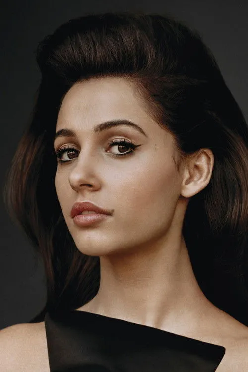Naomi Scott photo