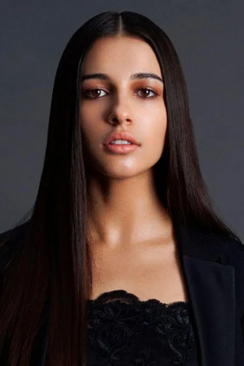 Naomi Scott photo
