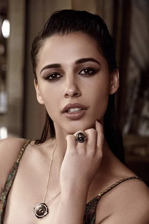 Naomi Scott photo