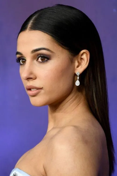 Naomi Scott photo