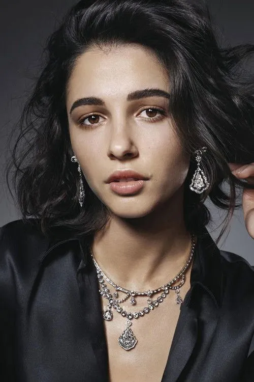 Naomi Scott photo