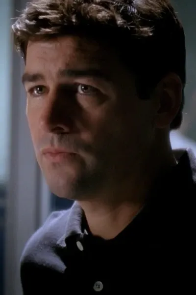 Kyle Chandler photo