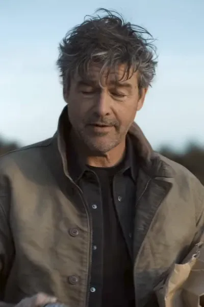 Kyle Chandler photo