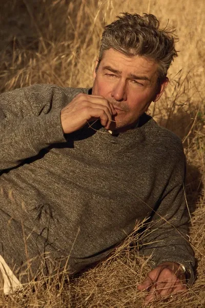 Kyle Chandler photo