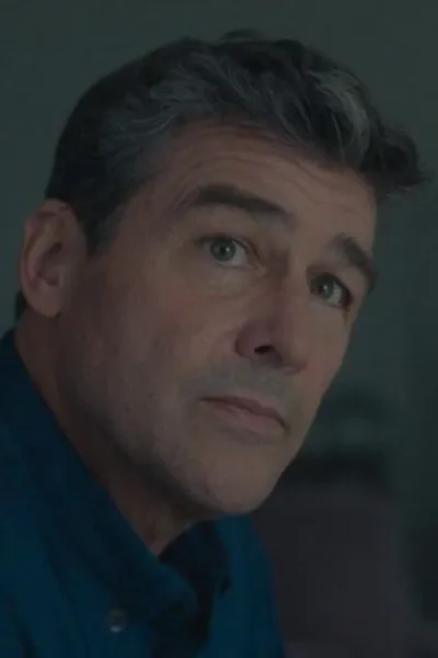 Kyle Chandler photo