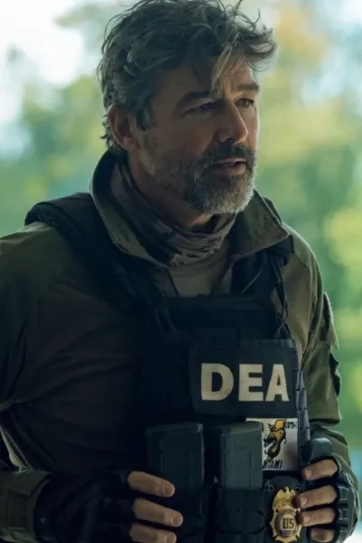 Kyle Chandler photo