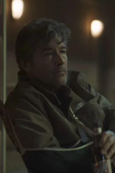 Kyle Chandler photo