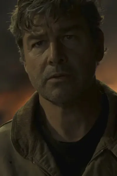 Kyle Chandler photo