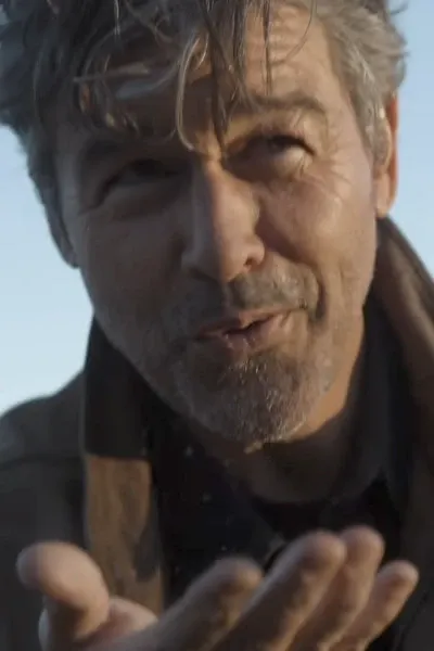 Kyle Chandler photo