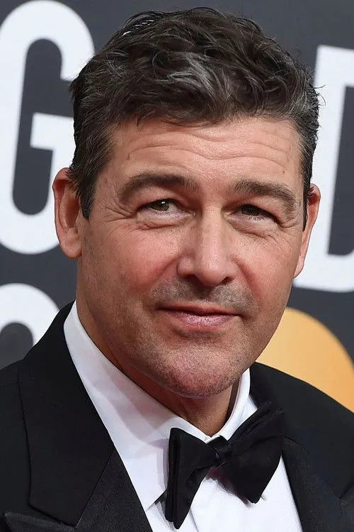 Kyle Chandler photo