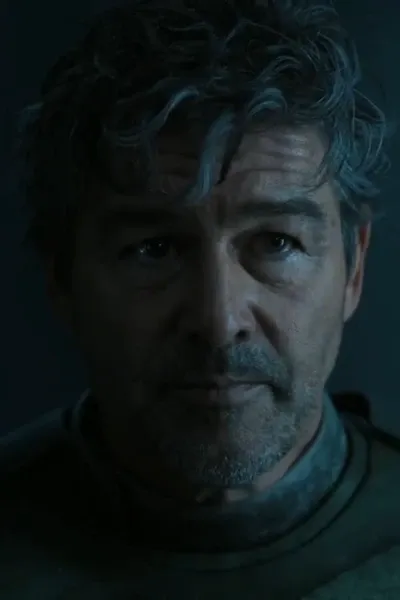 Kyle Chandler photo