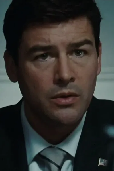 Kyle Chandler photo