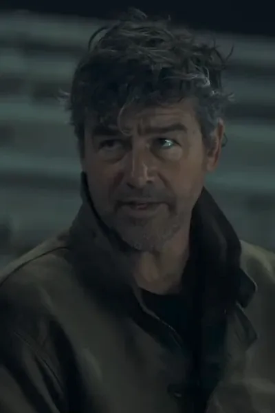 Kyle Chandler photo