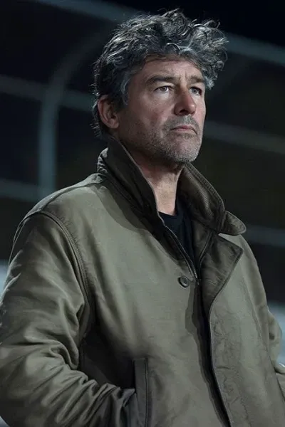 Kyle Chandler photo