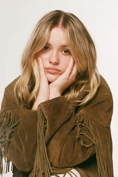 Maisy Stella photo