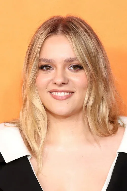 Maisy Stella photo