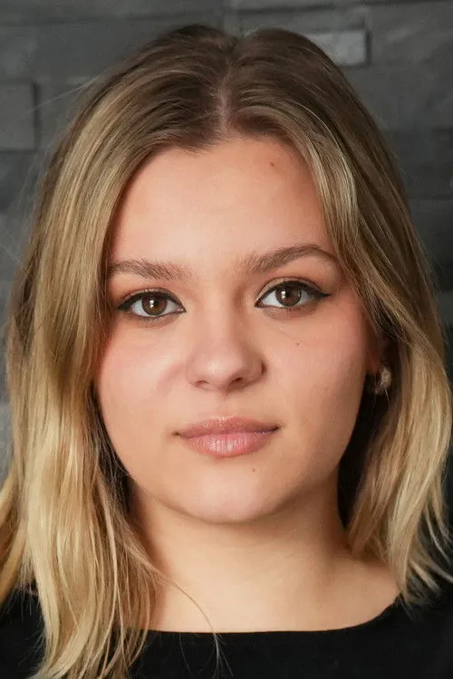 Maisy Stella photo