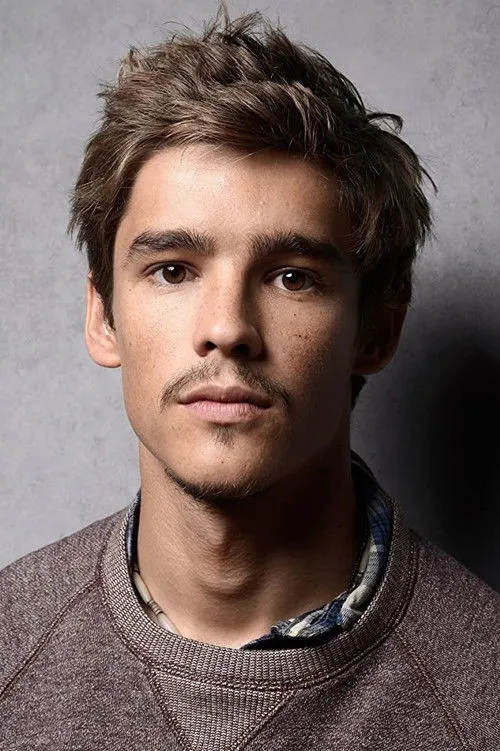 Brenton Thwaites photo