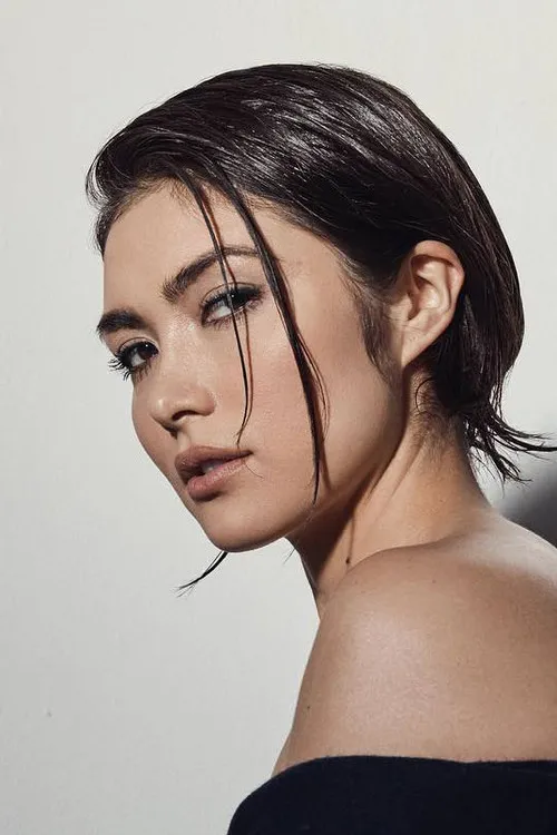 Daniella Pineda photo