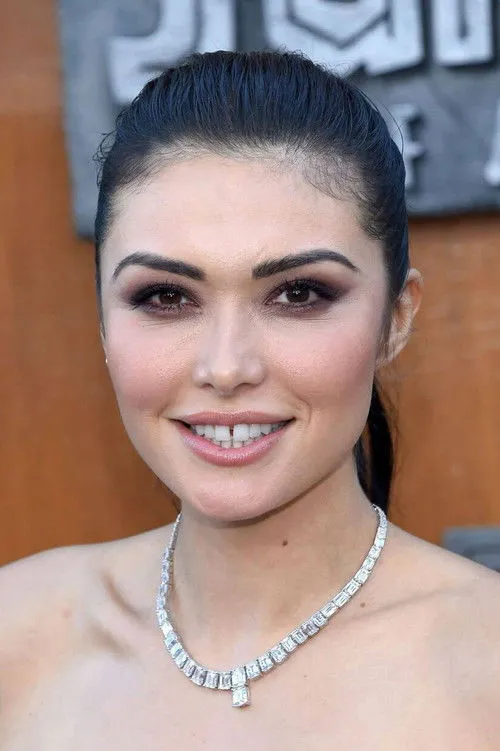 Daniella Pineda photo