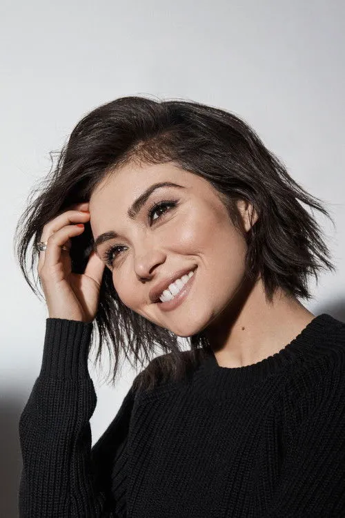Daniella Pineda photo