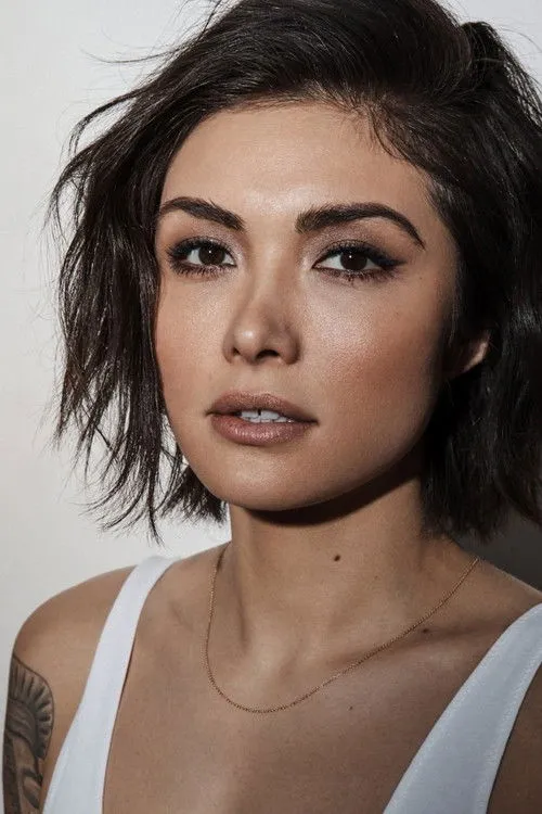 Daniella Pineda photo