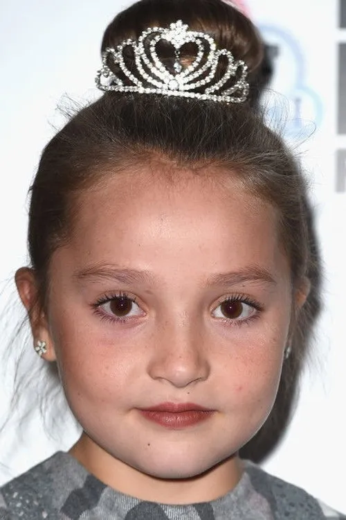 Anya McKenna-Bruce photo