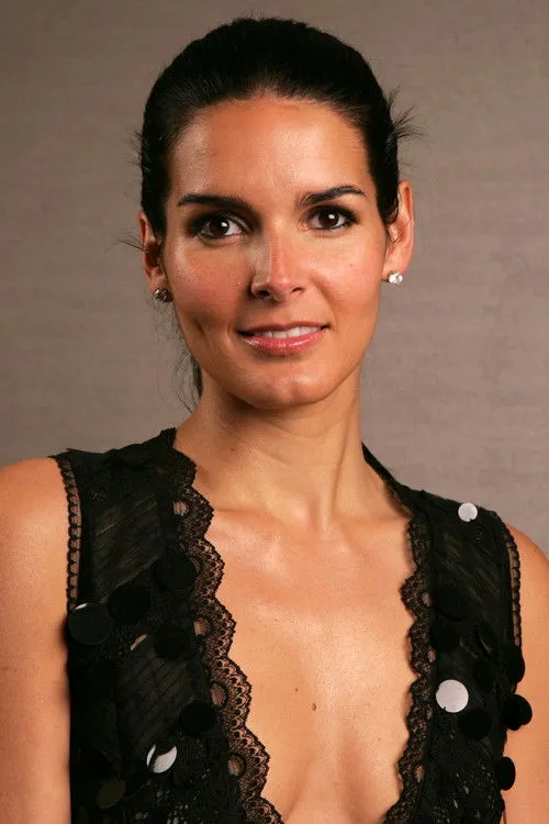 Angie Harmon photo