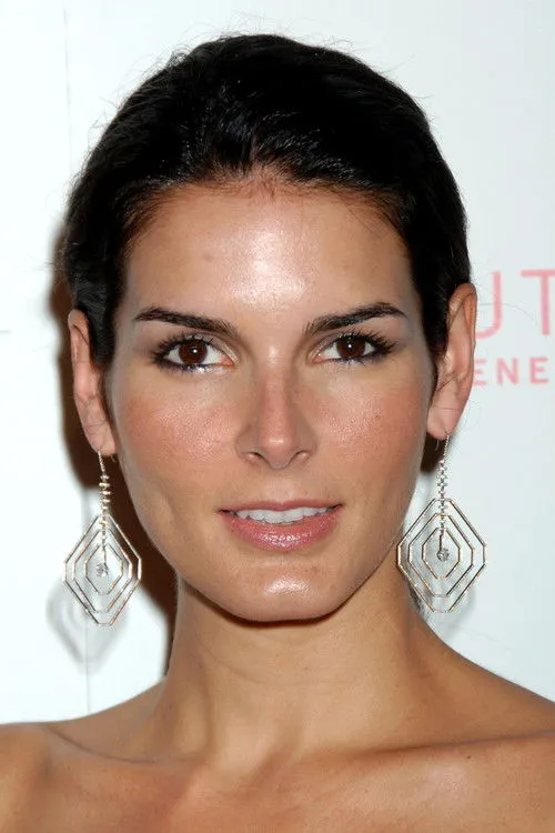 Angie Harmon photo
