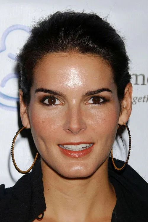 Angie Harmon photo