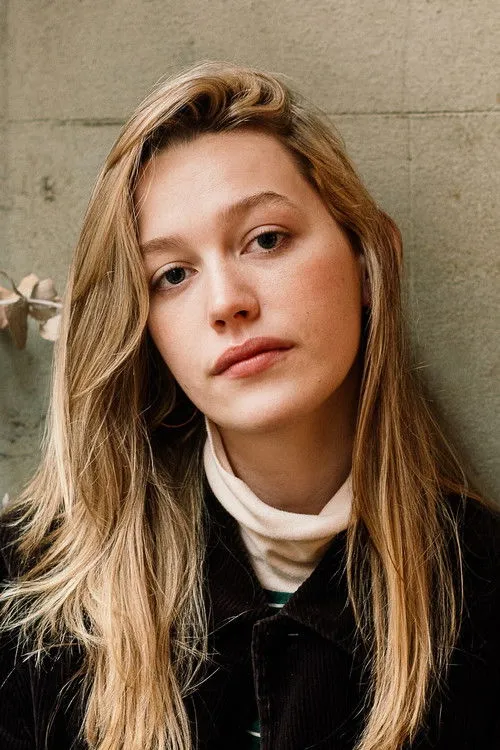 Victoria Pedretti photo