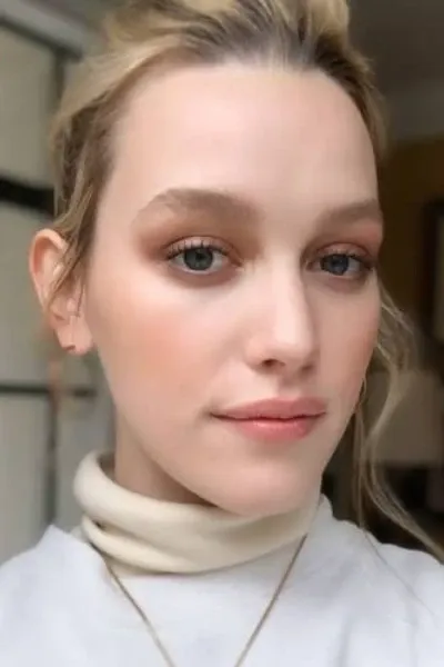 Victoria Pedretti photo