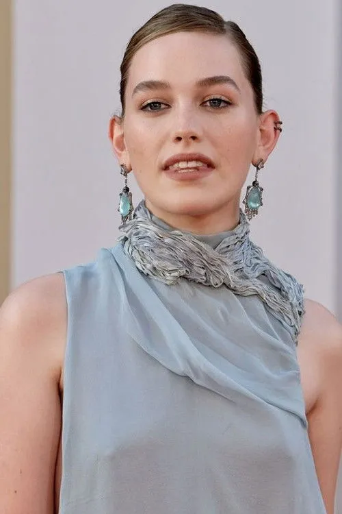 Victoria Pedretti photo