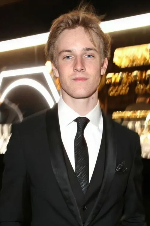 Louis Hofmann photo
