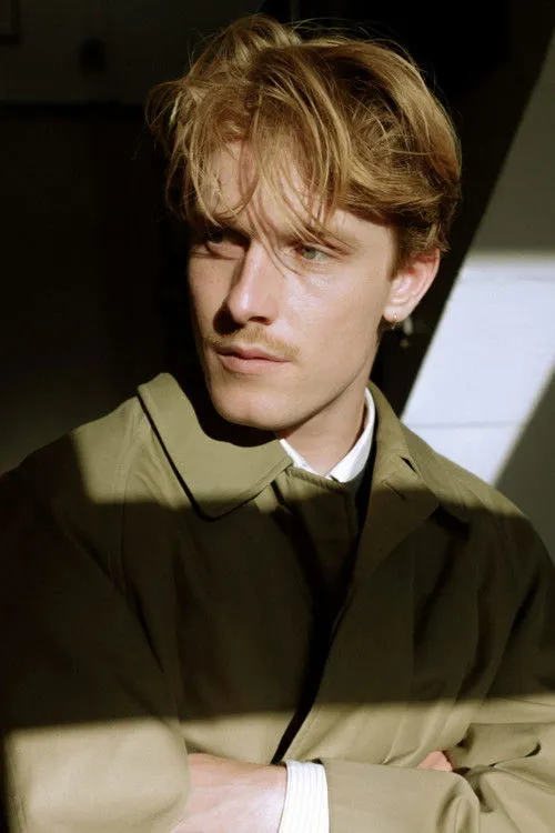 Louis Hofmann photo