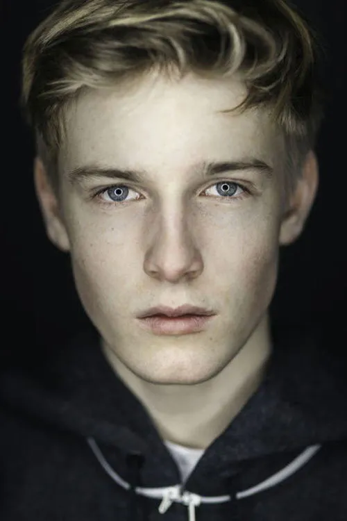 Louis Hofmann photo
