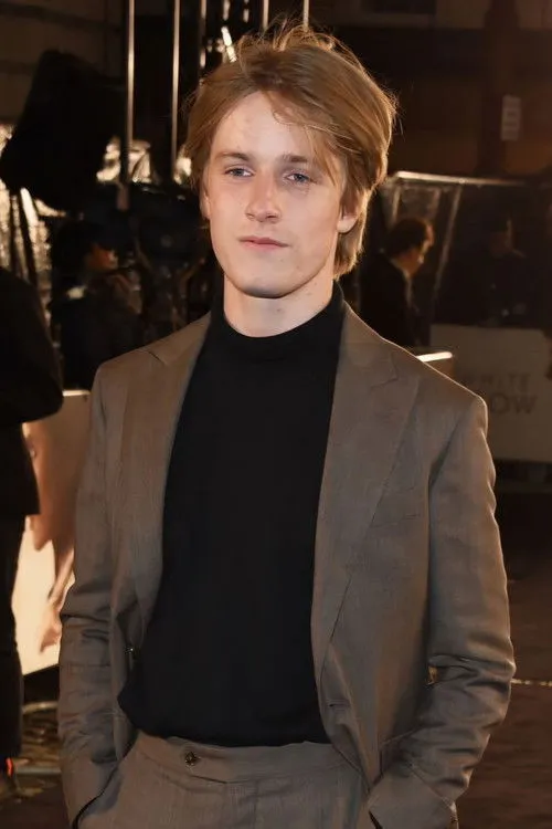 Louis Hofmann photo